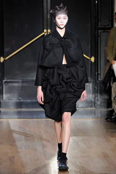 Look 16